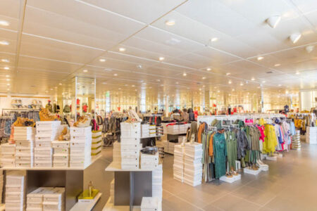 magasin de vêtements et de chaussures