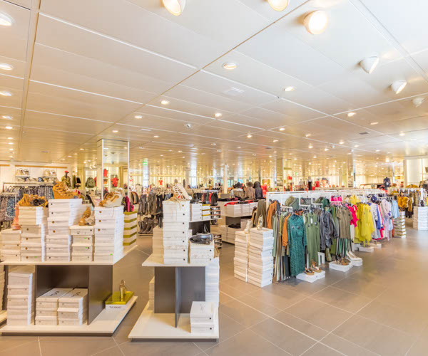 magasin de vêtements et de chaussures