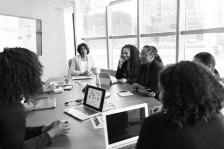 réunion entre plusieurs femmes